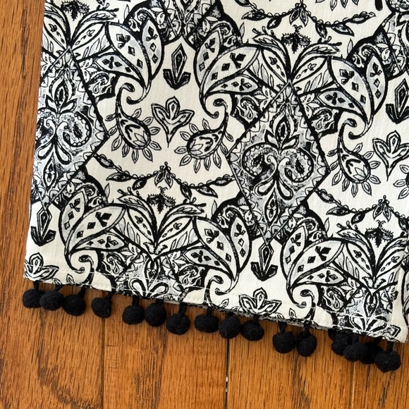 Chico's So-Slimming Black and White Patterned Ankle Pants with Pom Pom Details - Picture 6 of 9